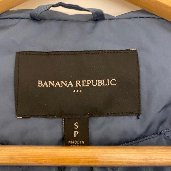 Banana Republic Rain Jacket - Picture 4 of 4